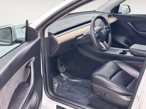 Used 2022 Tesla Model Y Long Range AWD/4WD image 7