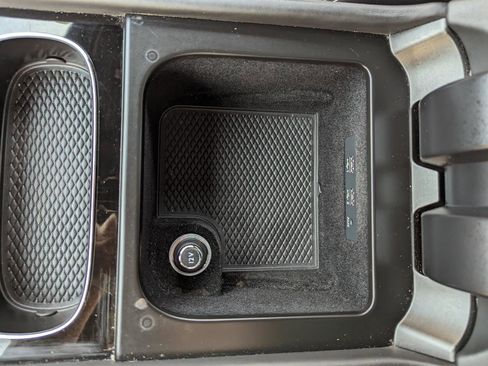 Used 2018 Bentley Bentayga Onyx Edition image 29