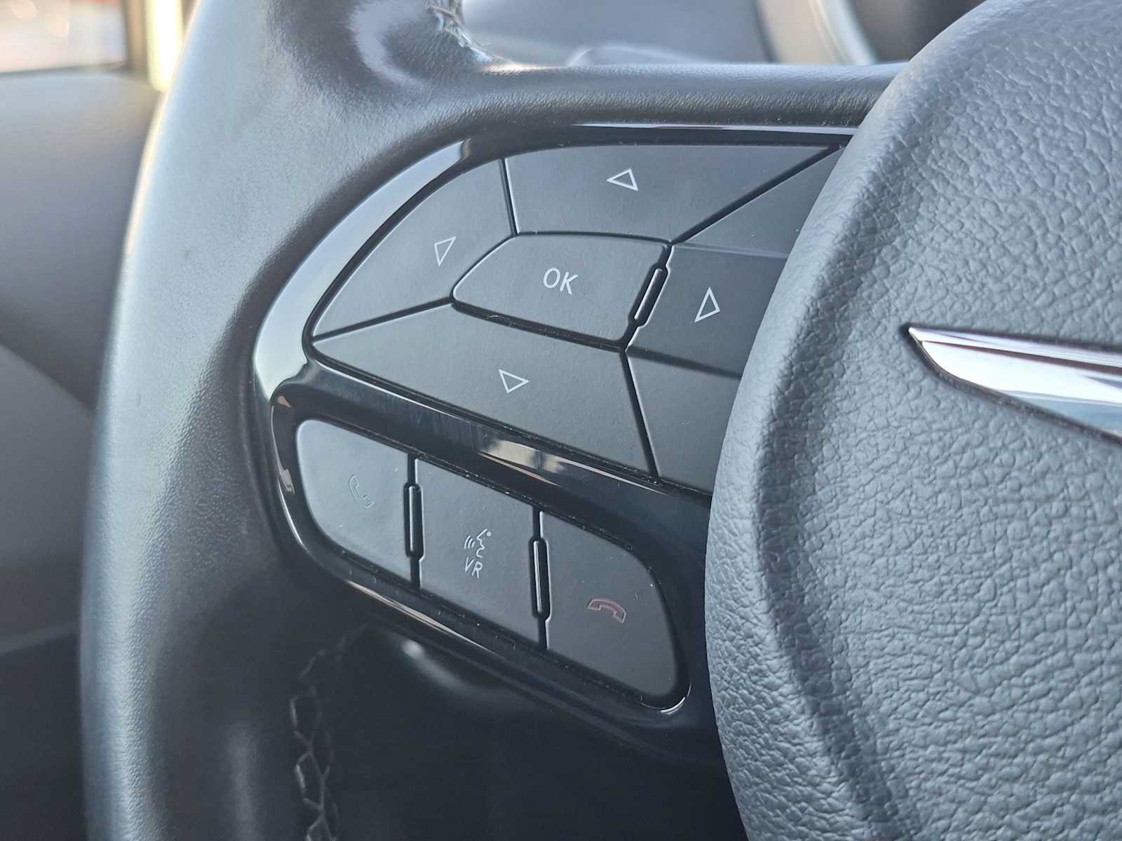 Used 2019 Chrysler Pacifica Touring Plus w/ S Appearance Package FWD image 23