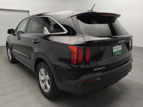 Used 2023 Kia Sorento LX FWD image 5