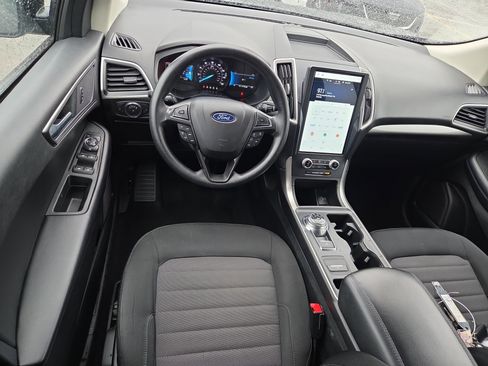 Used 2022 Ford Edge SE image 7