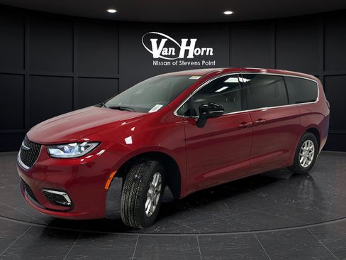 New 2026 Chrysler Pacifica Select FWD image 7