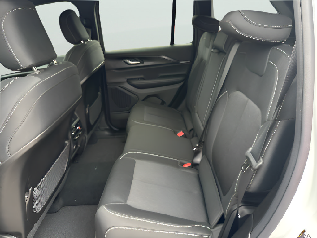 New 2026 Jeep Grand Cherokee Laredo RWD image 30