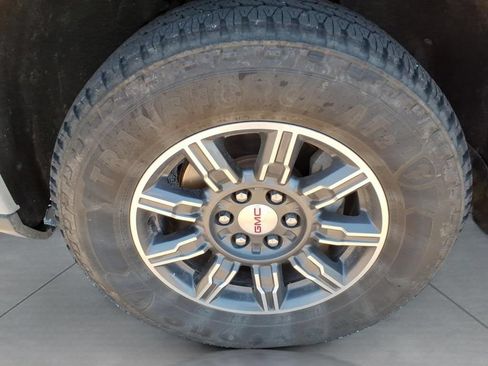 Used 2024 GMC Sierra 1500 AT4 w/ Technology Package AWD/4WD image 9