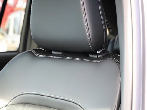 New 2025 Jeep Grand Cherokee Altitude image 12