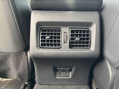 Used 2025 Toyota Camry SE image 21