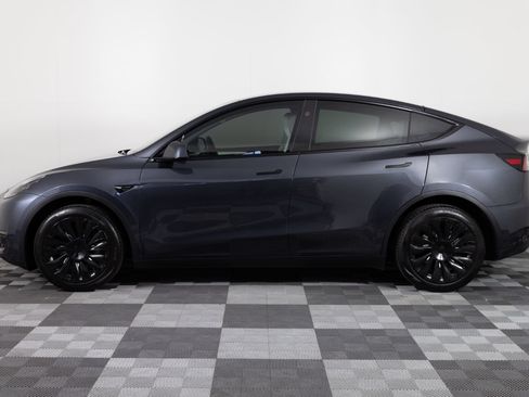 Used 2024 Tesla Model Y Long Range AWD/4WD image 3