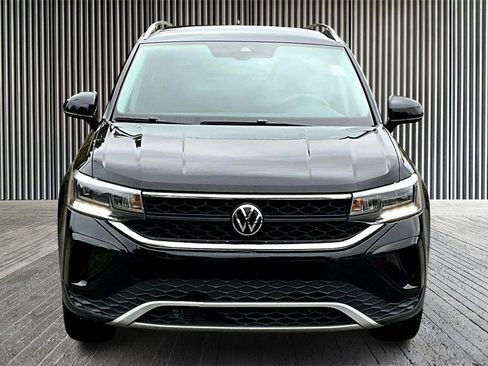 Used 2024 Volkswagen Taos SE image 3