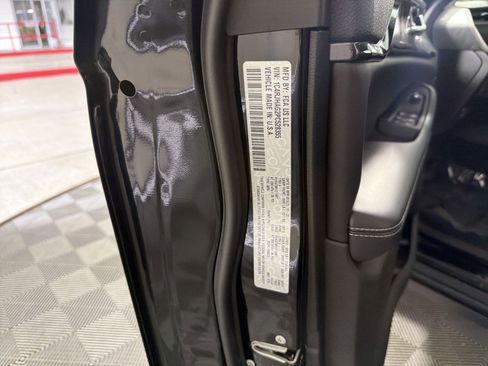 Used 2023 Jeep Grand Cherokee Laredo w/ Luxury Tech Group I image 28