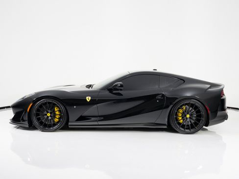 Used 2019 Ferrari 812 Superfast RWD image 6