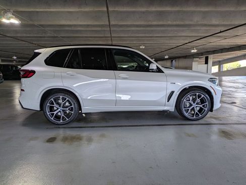 Used 2023 BMW X5 xDrive45e w/ Executive Package image 4