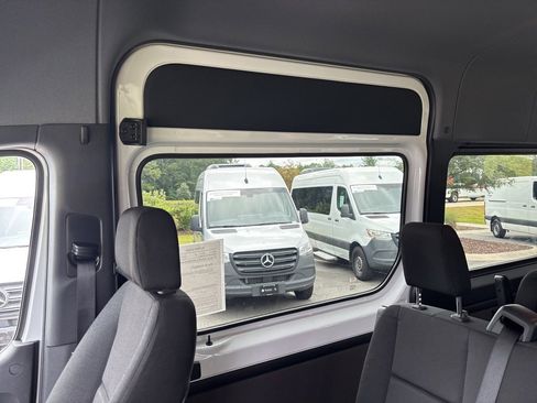 Used 2025 Mercedes-Benz Sprinter 2500 image 50