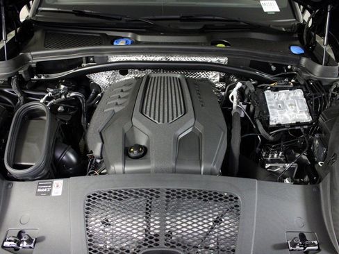 Certified 2026 Porsche Macan AWD/4WD image 40
