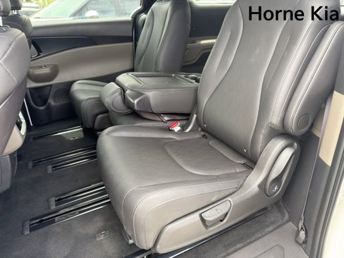 New 2026 Kia Carnival FWD image 19