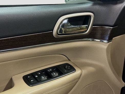 Used 2014 Jeep Grand Cherokee Limited image 22
