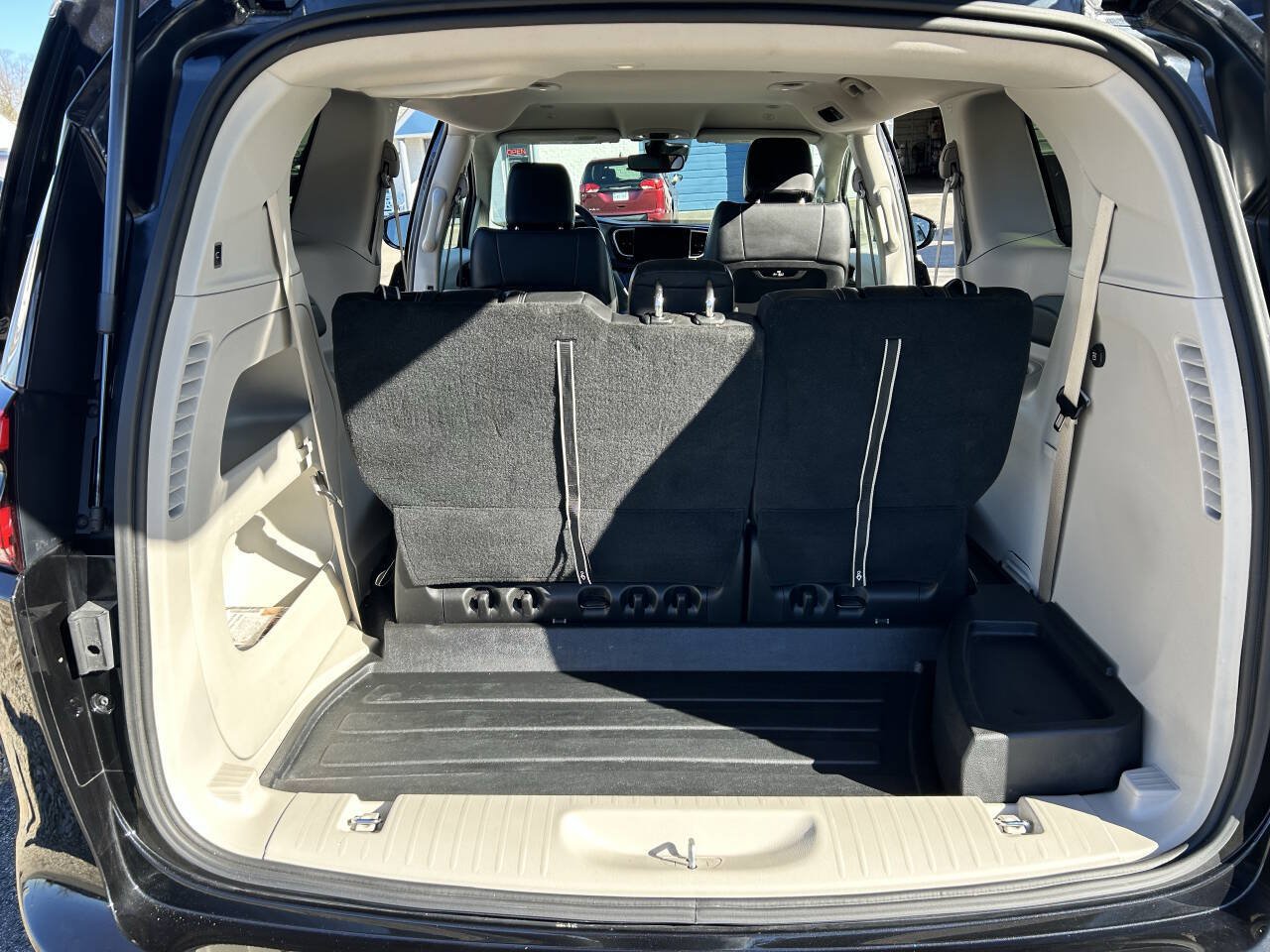 Used 2022 Chrysler Pacifica Touring-L FWD image 23
