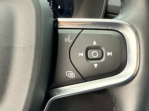 Certified 2025 Volvo XC40 B5 Plus image 26