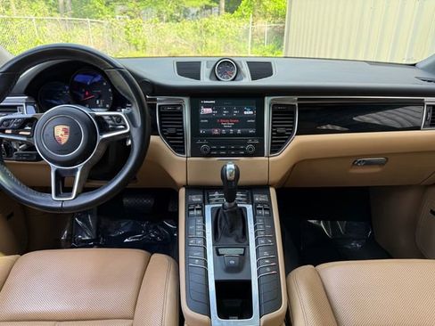 Used 2017 Porsche Macan image 16