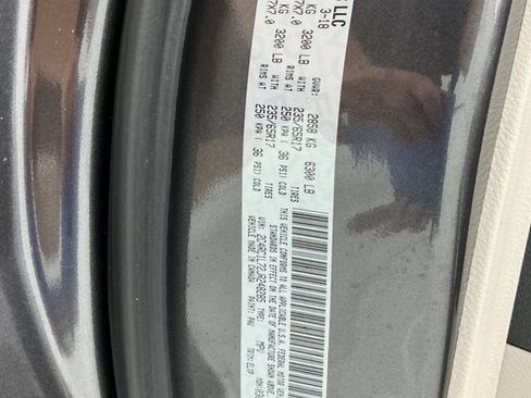 Used 2018 Chrysler Pacifica Touring-L FWD image 51