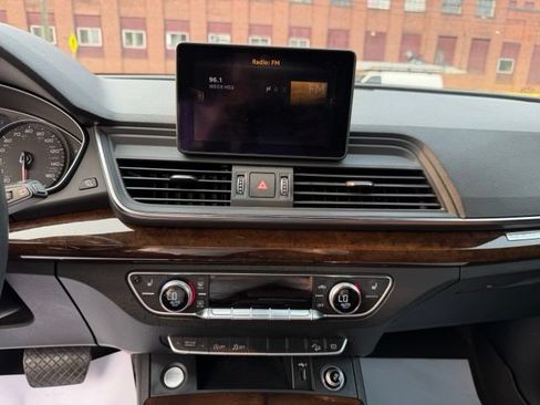 Used 2019 Audi Q5 2.0T Premium w/ Convenience Package AWD/4WD image 28