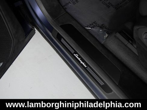 Used 2023 Lamborghini Urus Performante AWD/4WD image 16
