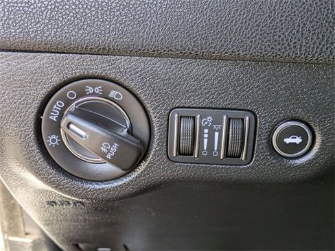 Used 2016 Chrysler 300 Limited image 13