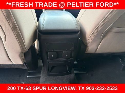Used 2023 Ford Explorer XLT AWD/4WD image 16