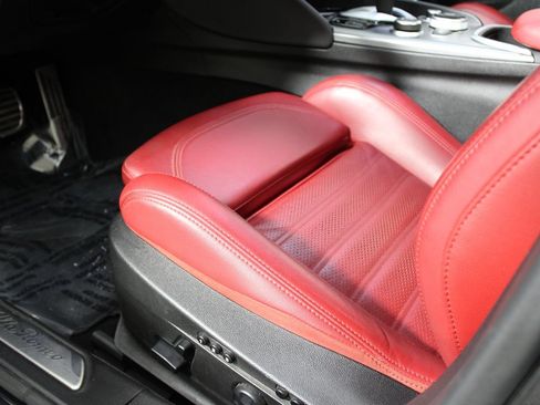 Used 2023 Alfa Romeo Giulia Veloce RWD image 14