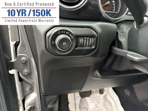 Used 2020 Jeep Wrangler Unlimited Sahara image 17
