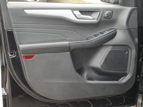 Certified 2025 Ford Escape Platinum AWD/4WD image 34