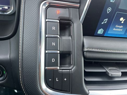 Used 2023 Chevrolet Suburban Premier image 28