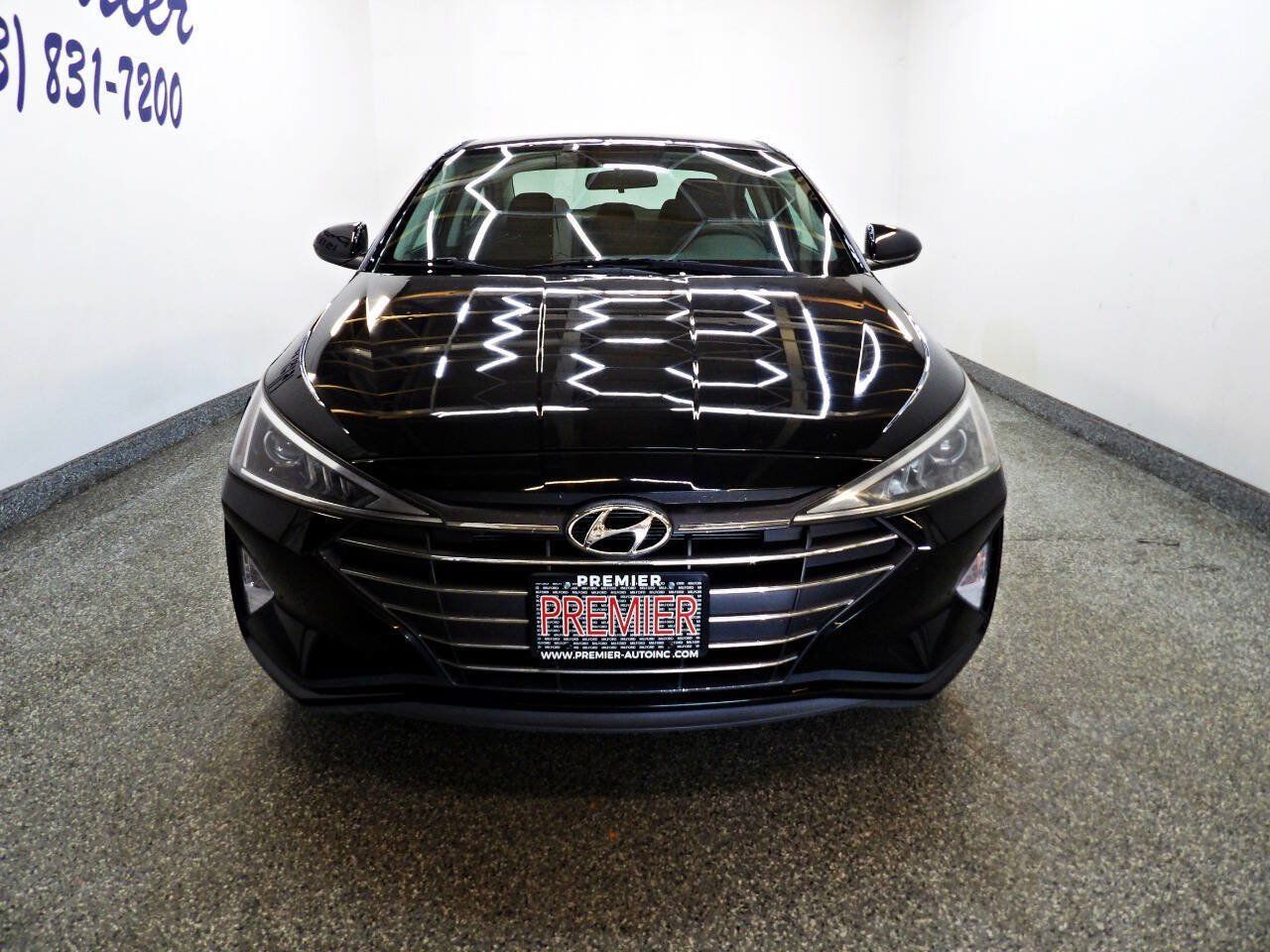 Used 2019 Hyundai Elantra SE w/ Cargo Package FWD image 2