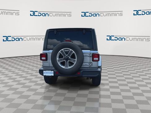 Used 2019 Jeep Wrangler Unlimited Sahara AWD/4WD image 8
