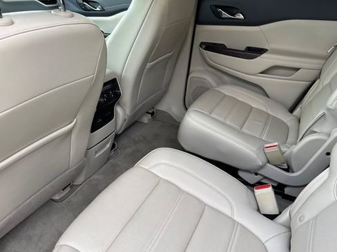 Used 2022 GMC Acadia Denali w/ Denali Ultimate Package image 12