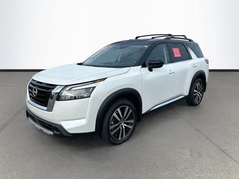 Certified 2025 Nissan Pathfinder Platinum w/ Cargo Package FWD image 3