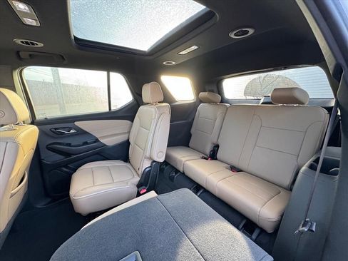 Used 2023 Chevrolet Traverse Premier image 11