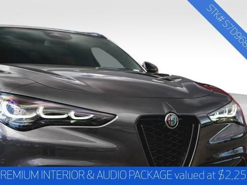 New 2025 Alfa Romeo Stelvio Sprint image 2