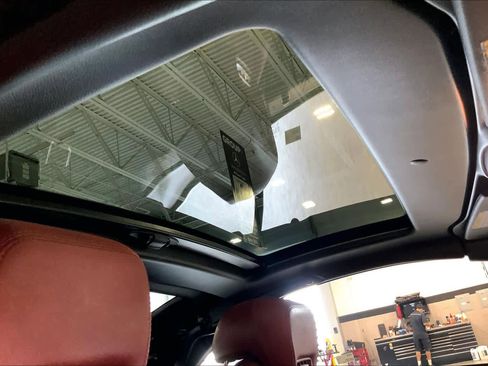 Used 2012 Mercedes-Benz SL 550 image 12