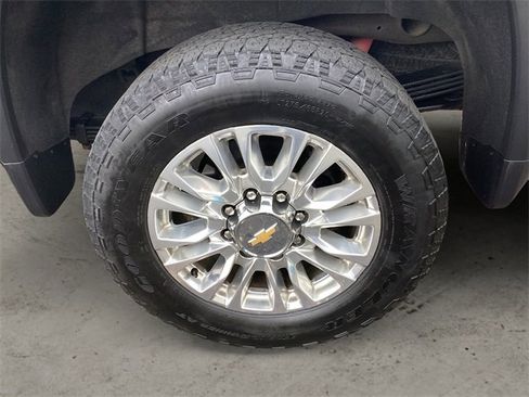 Used 2022 Chevrolet Silverado 2500 High Country w/ Z71 Off-Road Package image 14