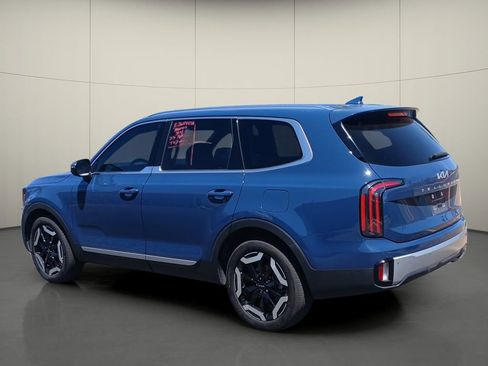 Used 2023 Kia Telluride EX w/ EX Captain's Chair Package FWD image 5