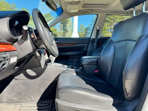 Used 2010 Subaru Outback 2.5i Limited w/ Protection Package 1A image 11