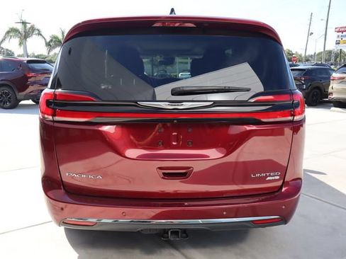 Used 2023 Chrysler Pacifica Limited w/ Trailer Tow Group AWD/4WD image 5