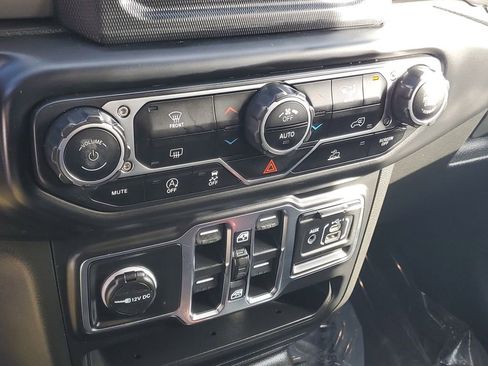 Used 2021 Jeep Wrangler Unlimited Sahara image 29