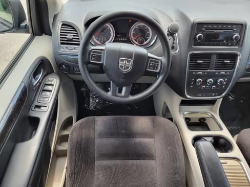 Used 2014 Dodge Grand Caravan SXT FWD image 12