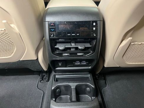 Used 2024 Jeep Grand Cherokee L Limited AWD/4WD image 13