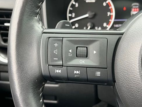 Used 2024 Nissan Rogue SV w/ SV Premium Package image 16