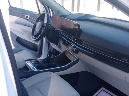 Used 2025 Kia Carnival SX Prestige image 12