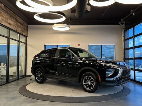 Used 2022 Mitsubishi Eclipse Cross ES image 1