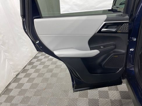 New 2025 Mitsubishi Outlander SE image 28