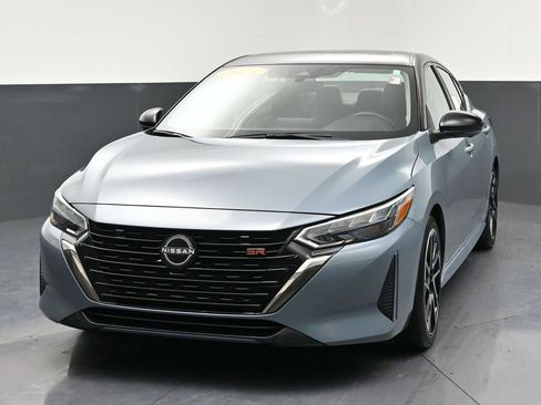 Used 2024 Nissan Sentra SR w/ SR Premium Package image 3